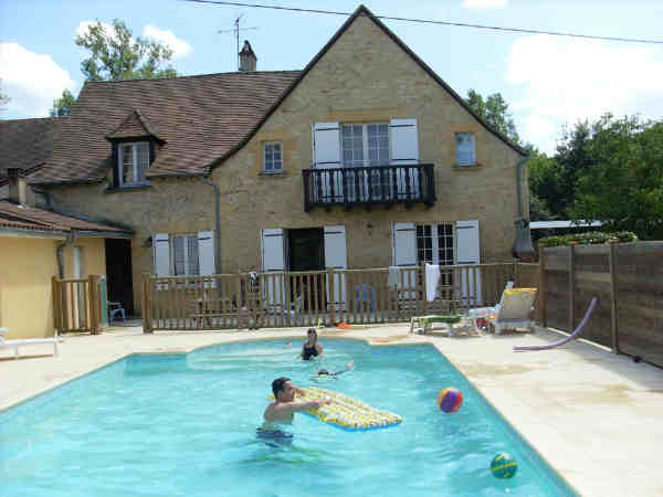 contact ferme du port d'enveaux avec piscine